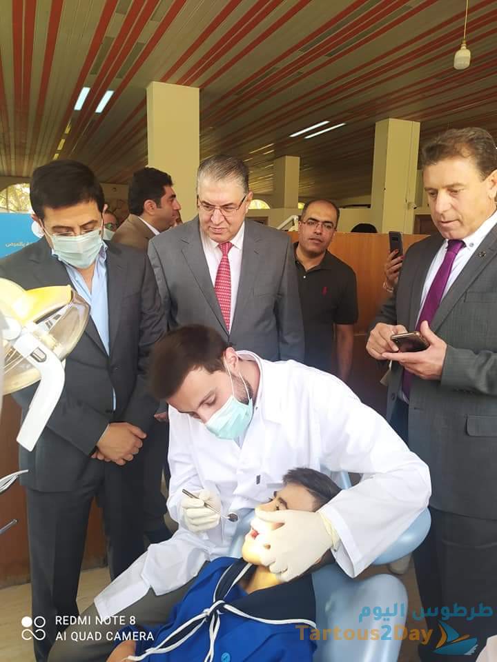 صورة وزير التربية السوري برفقة طلاب اثناء تنظيف اسنانهم تُحدث ضجة 