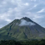 Gunung Semeru Erupsi Lagi pada Senin Pagi, Abu Vulkanik ke Arah Tenggara dan Selatan