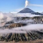 Gunung Semeru 3 Kali Erupsi Kamis Pagi 22 Mei 2025, Tinggi Kolom Abu Capai 800 Meter