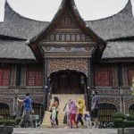 Viral Keributan Petugas TMII dengan PKL, Diduga Imbas Larangan Berdagang
